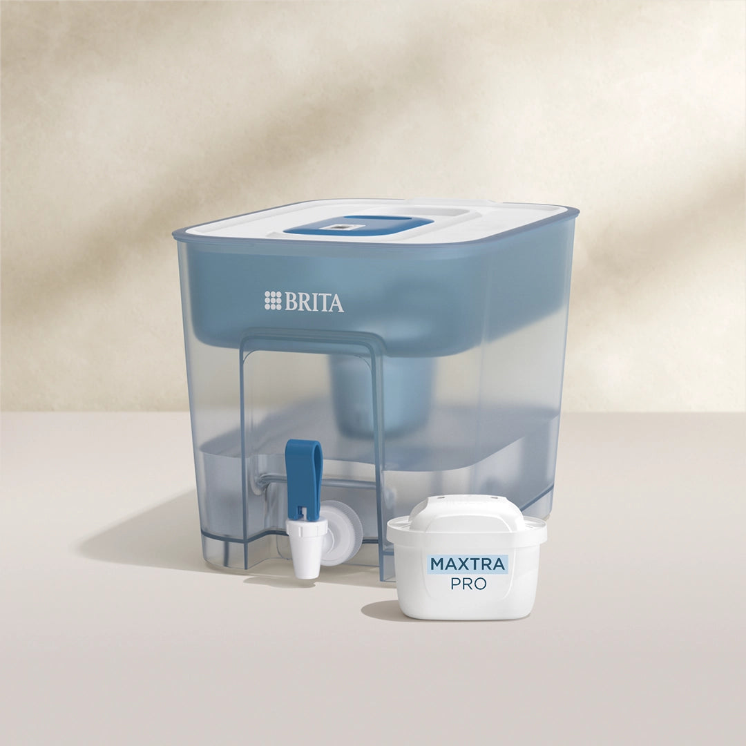Een BRITA Flow water filter station met een MAXTRA PRO PURE PERFORMANCE filter patroon